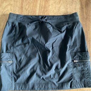 Te Verde skort size medium
